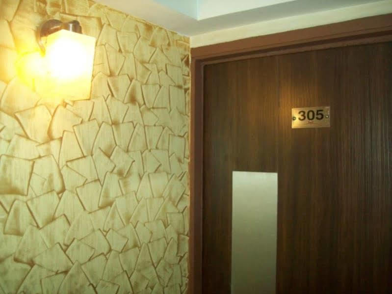 Hotel Kum Kum Adalaj Eksteriør billede